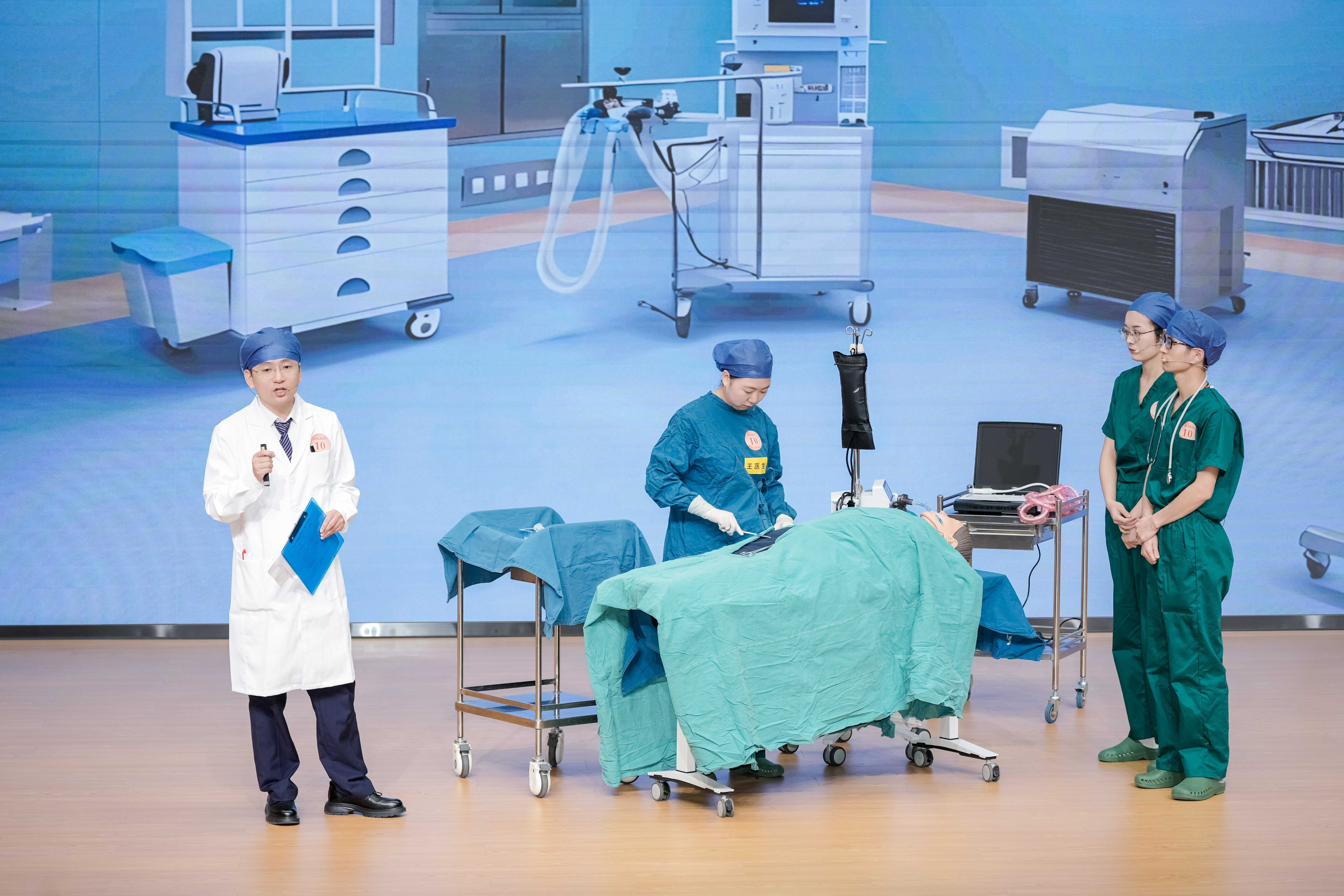 情景再现手术麻醉危急时刻，AIGC赋能毕业后医学教育 20位临床教学精英巅峰对决展“三性”